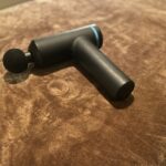 顔にも使えるマッサージガンはどこで買える?選び方とおすすめ商品について