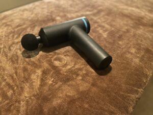 顔にも使えるマッサージガンはどこで買える？選び方とおすすめ商品について